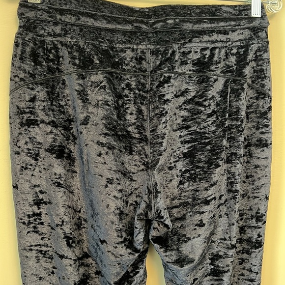 Lululemon Ready to Crush Jogger in Black size 8 - Picture 6 of 13